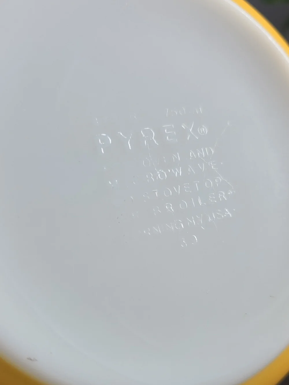 Pyrex Yellow 💛 🦋 Butterfly Pattern Casserole with Clear Lid